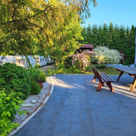 "U Izy" Pokoje Goscinne I Przyczepy Campingowe Mielno  Ngoại thất bức ảnh