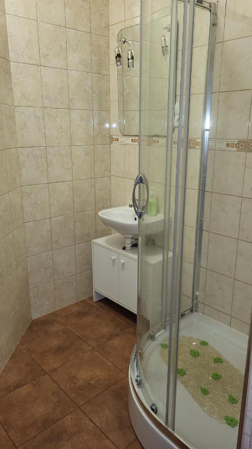 "U Izy" Pokoje Goscinne I Przyczepy Campingowe Mielno  Ngoại thất bức ảnh